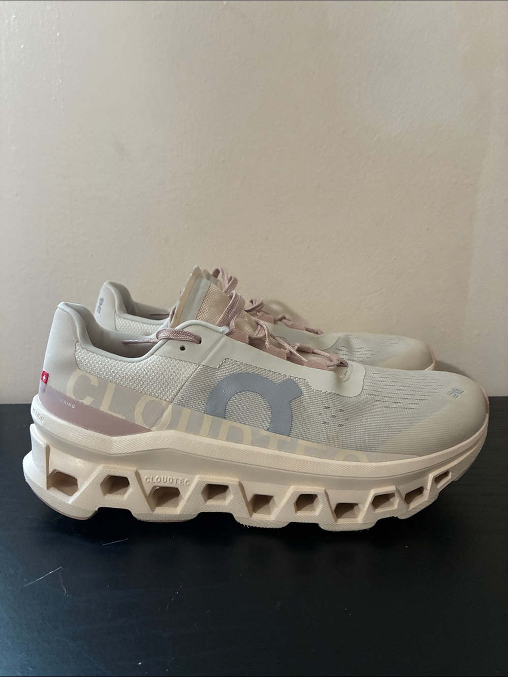 On Cloudmonster Women running shoes neutral and pink size 10 Women’s